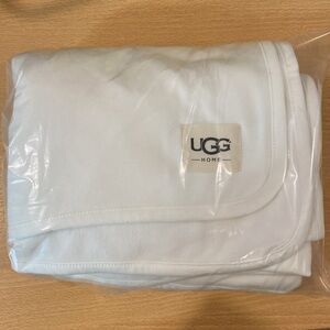 UGG White Throw 120x40